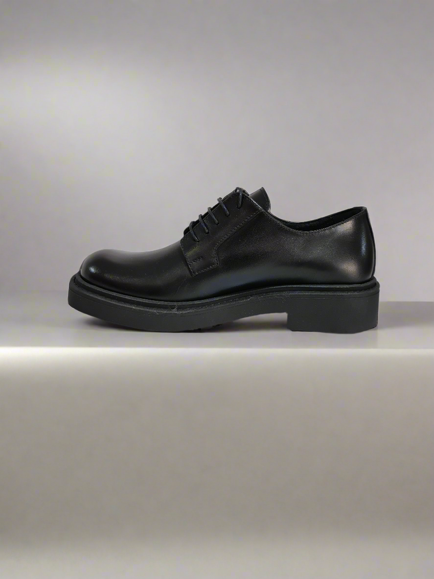 UBER ALLES - Derby punta quadrata pelle Nero