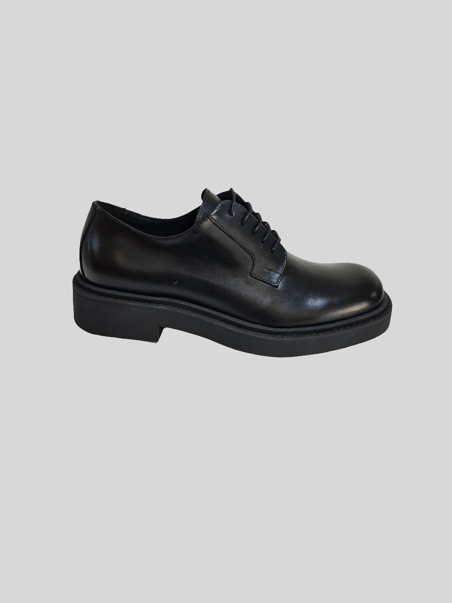 UBER ALLES - Derby punta quadrata pelle Nero