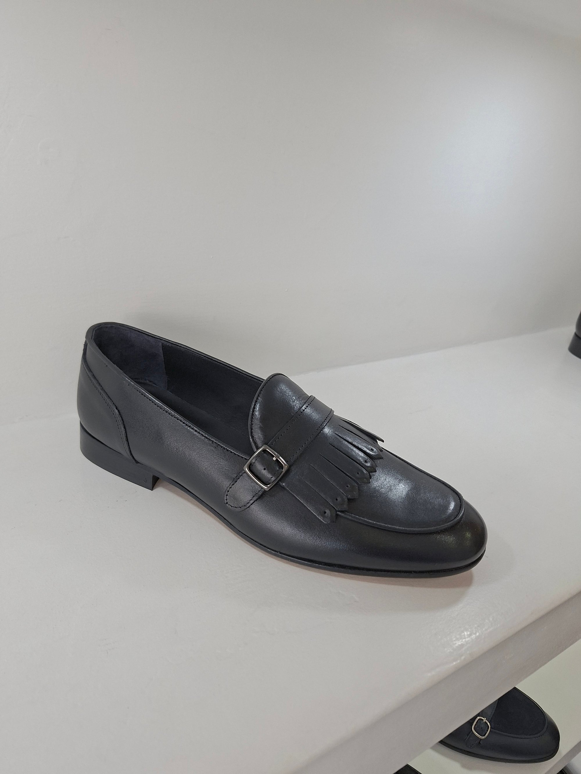 FERRINO Milano - A115 Vitello Nero Frangia e Fibbia