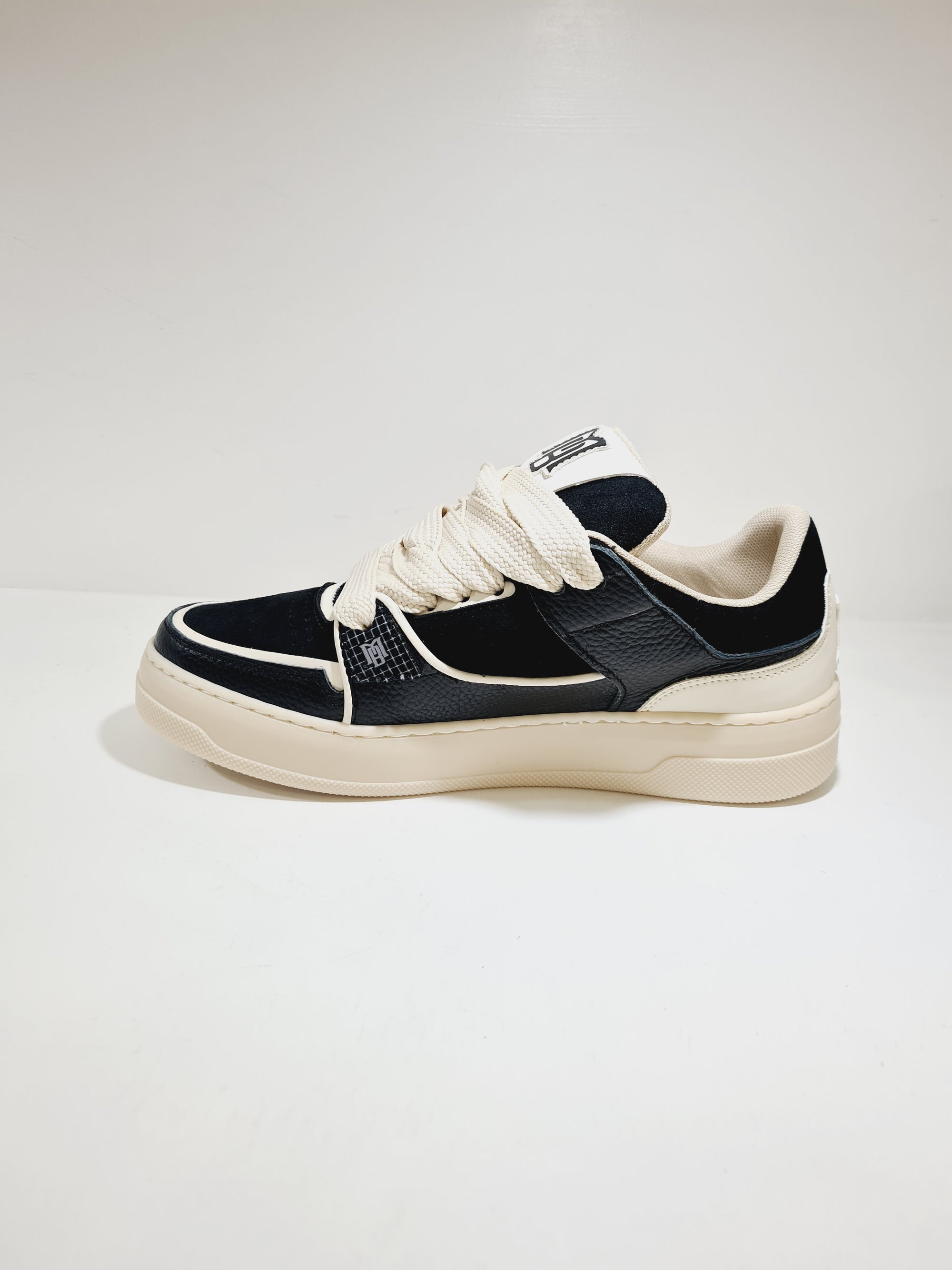 BRIAN MILLS - 563 B Etrusco Nero Gommato Beige