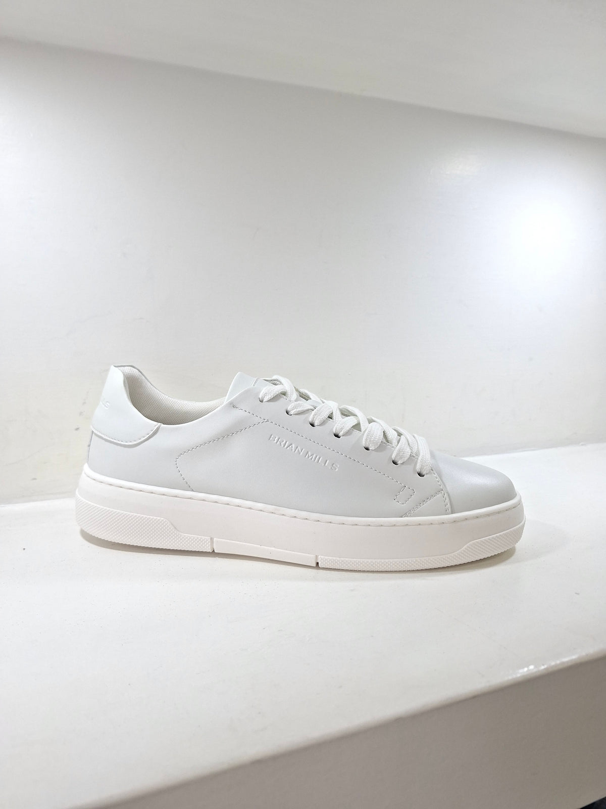 BRIAN MILLS - 568 Pelle Bianco Total