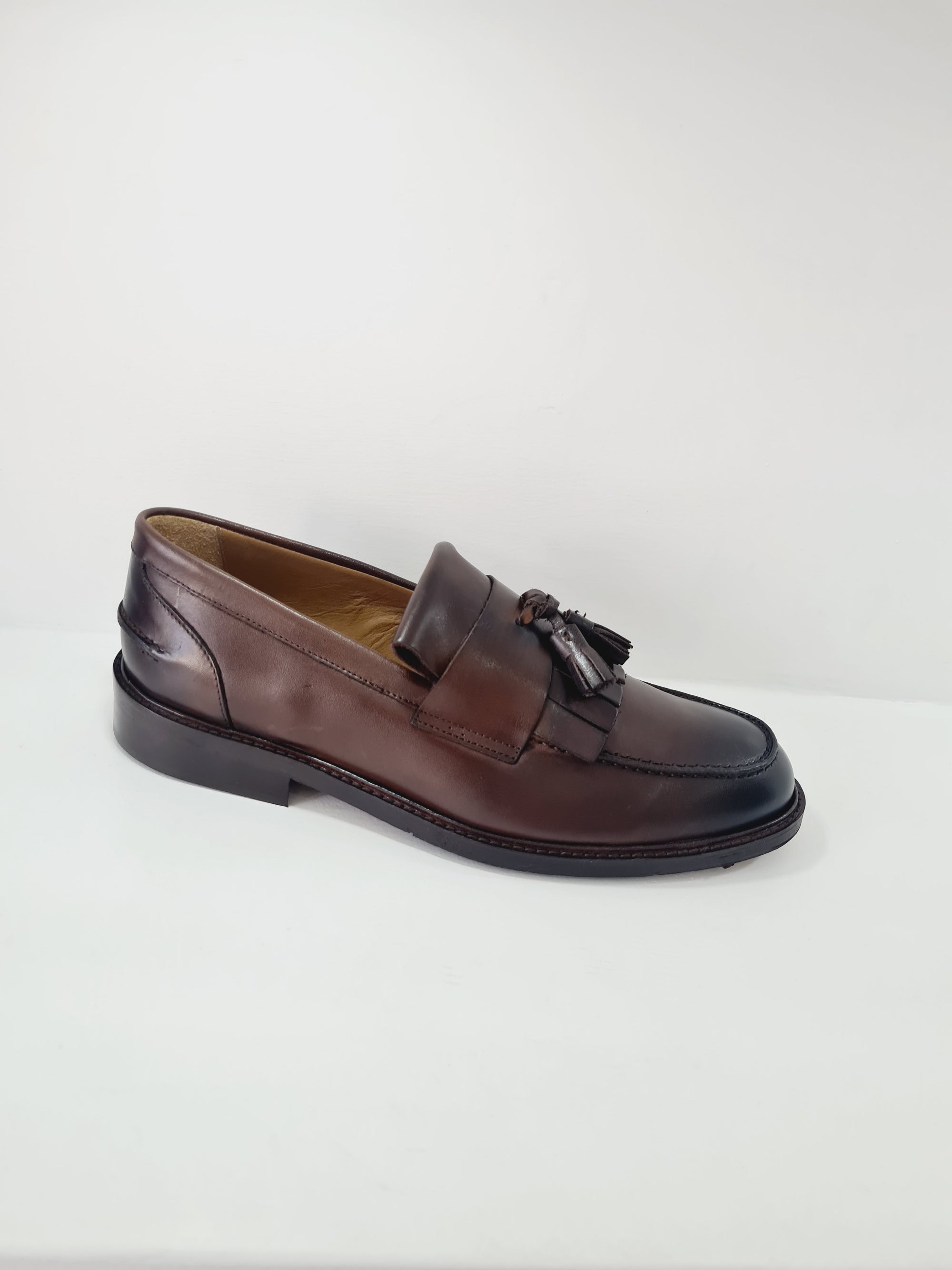 C346 - Mocassino Frangia e nappine Pelle Legno